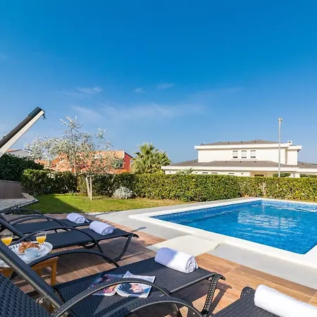 Lovely Istrian With A Private Swimming Pool And A Charming Garden * Banjole