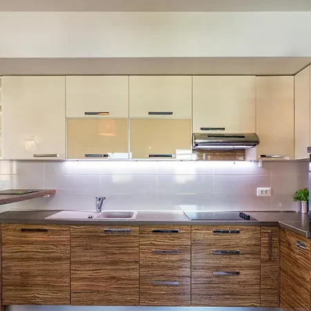 Lägenhet Lovely Istrian With A Private Swimming Pool And A Charming Garden