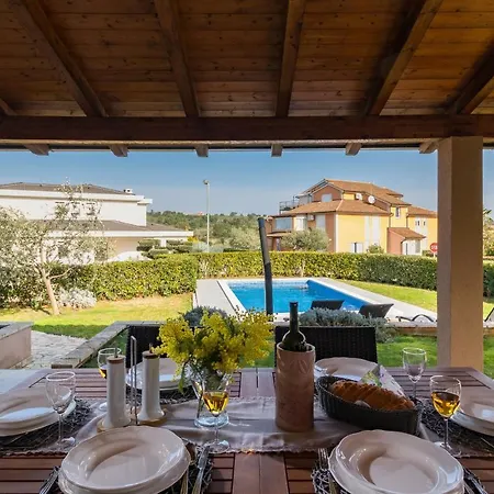 Lovely Istrian With A Private Swimming Pool And A Charming Garden Banjole
