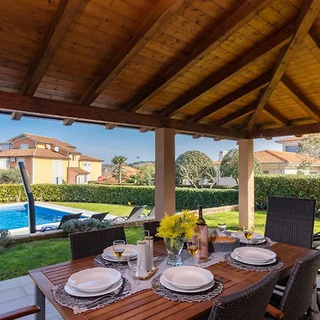 Lovely Istrian With A Private Swimming Pool And A Charming Garden Apartment