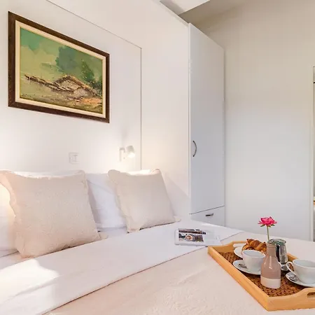 Apartment Lovely Istrian With A Private Swimming Pool And A Charming Garden *