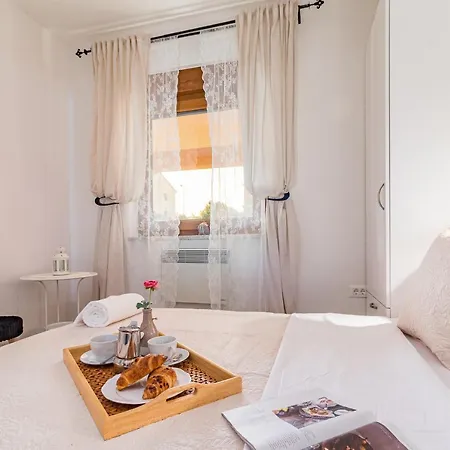 Lovely Istrian With A Private Swimming Pool And A Charming Garden Apartment *
